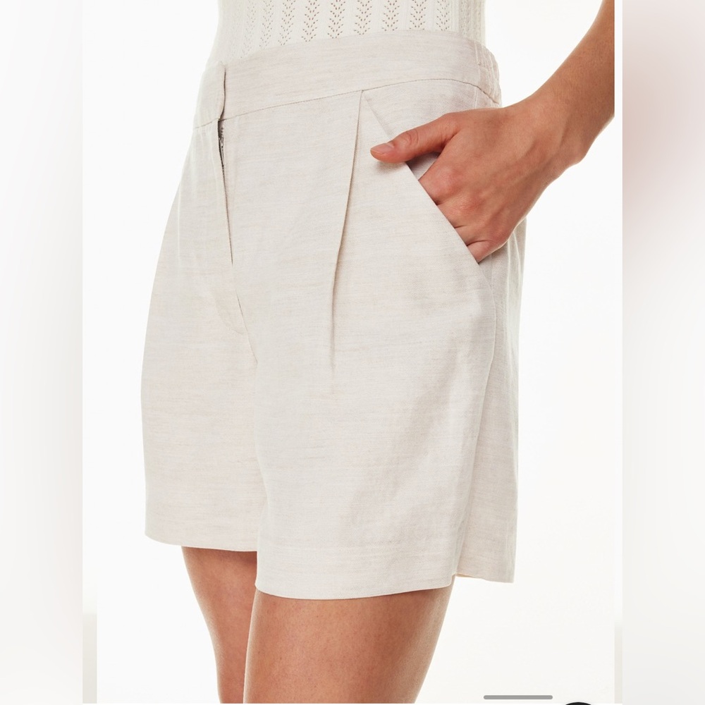 Wilfred Mid Rise Pleated Light Beige Women's 5” Linen Blend Shorts. NWT
